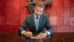 WWE é acusada de ainda seguir cartilha criativa de Vince McMahon