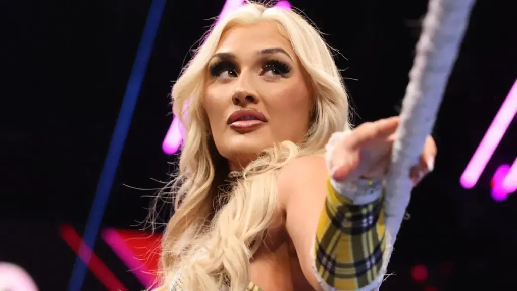 Revelado o motivo da ausência de Tiffany Stratton da WWE