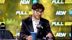 Ex-WWE afirma que Tony Khan cometeu erro grave ao permitir camiseta de Brody King contra a ICE