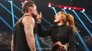 Becky Lynch acusa a WWE de favorecer CM Punk