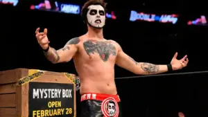 Estrela da AEW pode estar por trás da caixa misteriosa da WWE