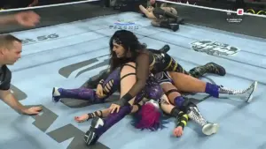 Raquel Rodriguez protagoniza momento histórico no WWE Elimination Chamber