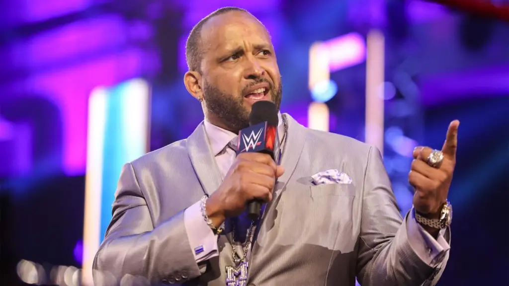 MVP sugere que Triple H é racista e revela quando o episódio ocorreu