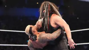 Uncle Howdy vence Solo Sikoa no WWE SmackDown, mas não recupera o lampião