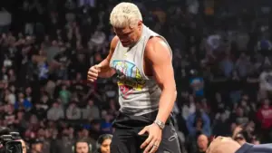 WWE é acusada de abusar dos seus fãs devido à promoção ligada a Cody Rhodes