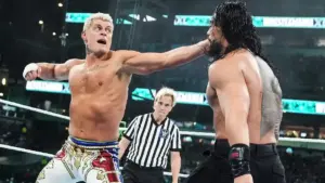 Roman Reigns deveria ocupar a posição de destaque de Cody Rhodes na WWE, segundo analista