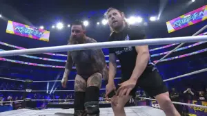 Kenny Omega surpreende e faz aparição de última hora no AEW Revolution