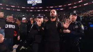 Seth Rollins é preso pela polícia de Boston no WWE RAW
