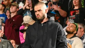 Austin Theory nega que outros lutadores tenham sido o “homem mascarado”