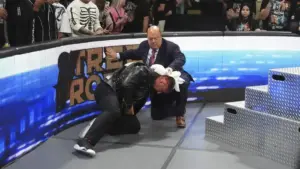 Bron Breakker sofreu um grave corte na nunca no WWE RAW