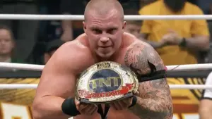 Kyle Fletcher deixa o AEW TNT Championship vago