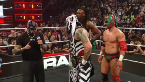 Rey Mysterio faz retorno surpresa à WWE e anuncia sua participação na WrestleMania 42