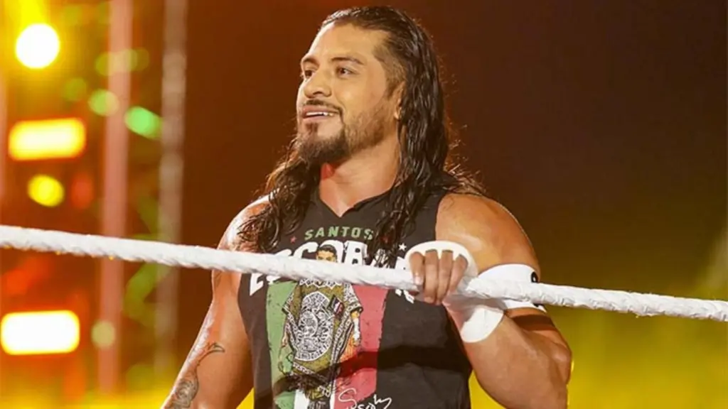 Santos Escobar precisará passar por mais uma cirurgia, e retorno à WWE é adiado