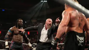 Triple H é acusado de tentar roubar os holofotes no último WWE RAW