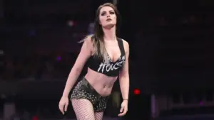 Paige assina contrato plurianual com a WWE